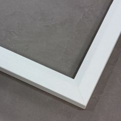 1 1/4 " MLDG BEVELED WHITE LINER